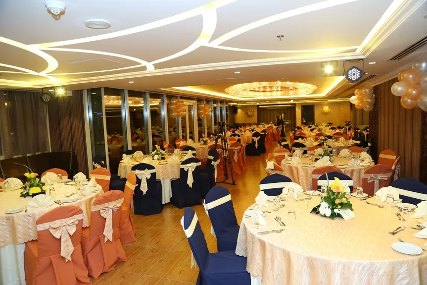 dining at ivory